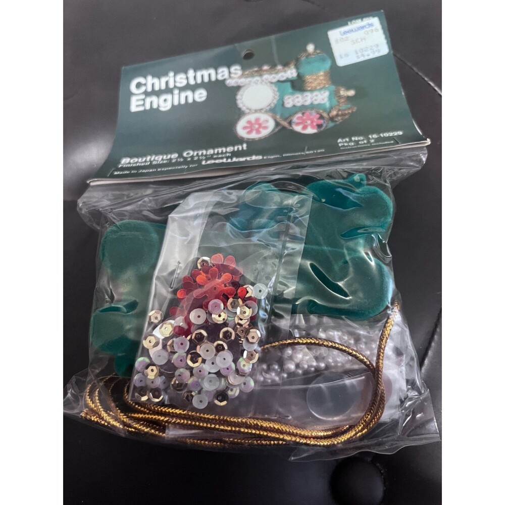 LEE WARDS Christmas Engine Ornament Kit-16-10229 Vintage (1970's)
